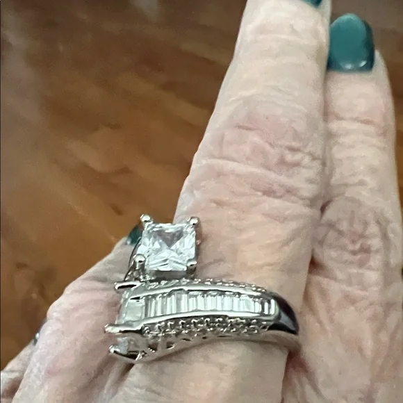 Sparkling Silver-Tone Clear Crystal Wrap Ring - Elegant Women’s Jewelry CZ - Picture 2 of 8